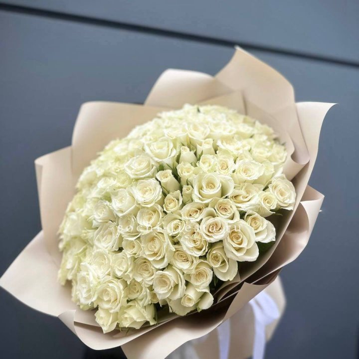 101 белая роза Атена в Ярославле