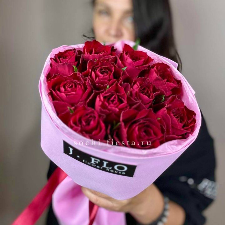 11 красных роз мадам ред в Ярославле