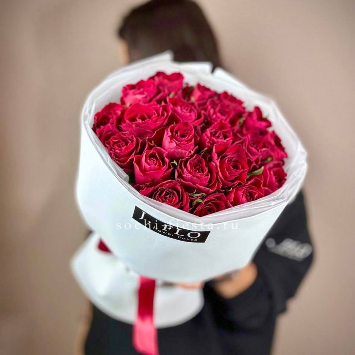 Букет красных роз мадам ред в Ярославле