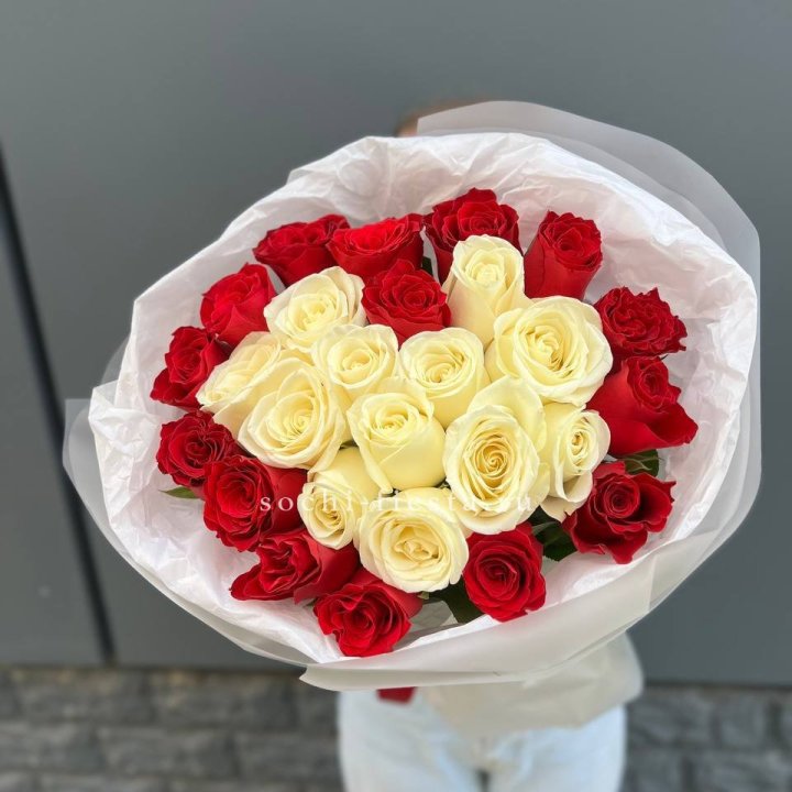 27 роз микс в Ярославле