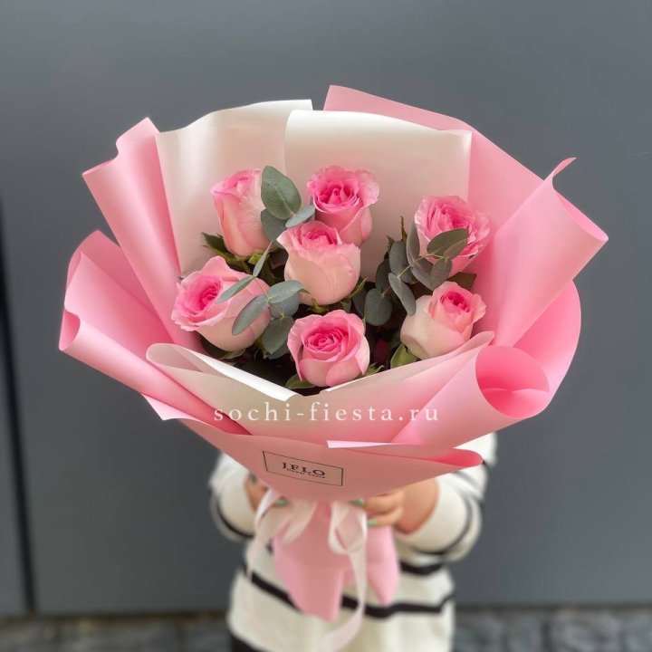 7 роз с эвкалиптом в Ярославле