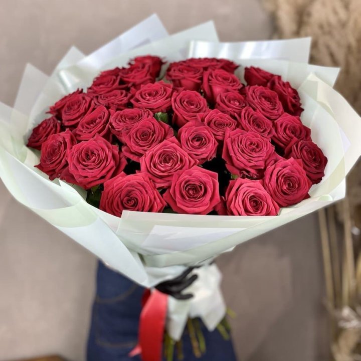 37 красных роз в Ярославле