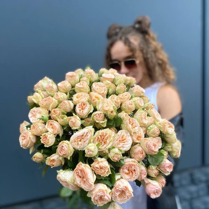 25 пионовидных роз в Ярославле