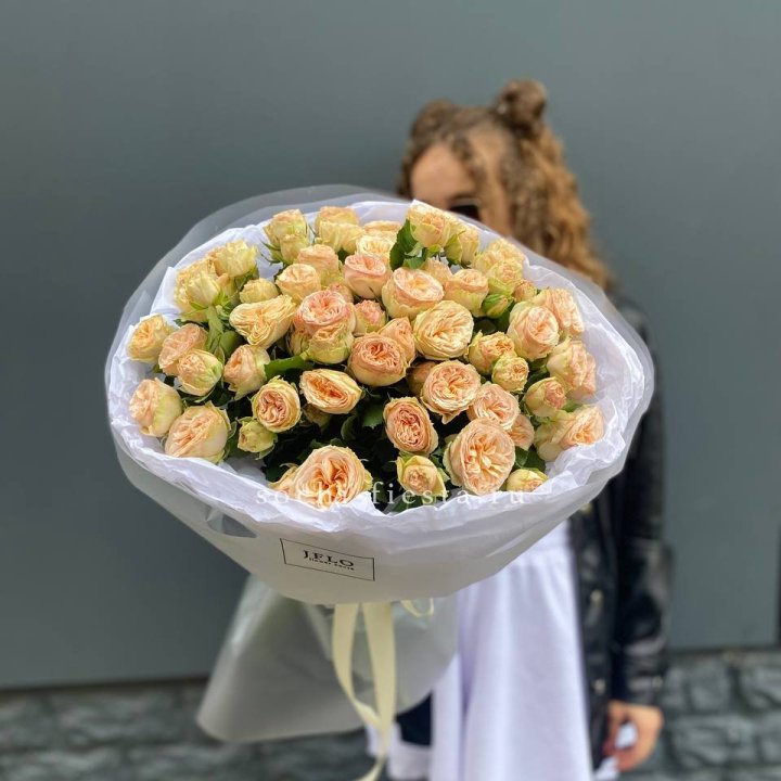 15 пионовидных роз в Ярославле