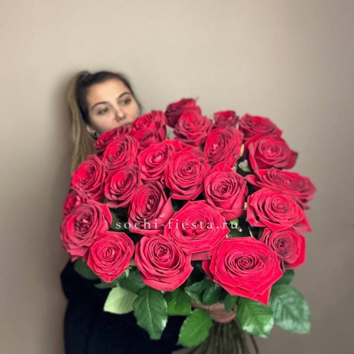 25 высоких роз в Ярославле