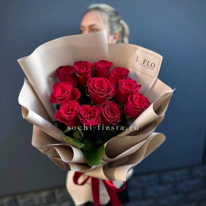 Букет красных роз "Наоми" с доставкой в Ярославле