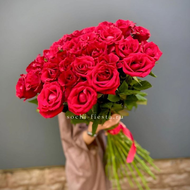 51 высокая красная роза в Ярославле