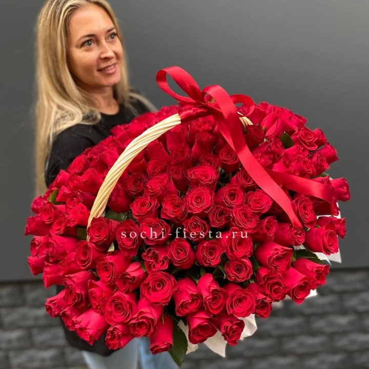 151 красная  роза в корзине в Ярославле