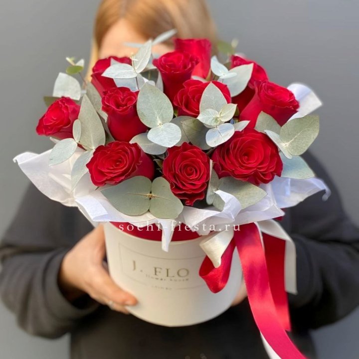 11 роз в шляпной коробке в Ярославле