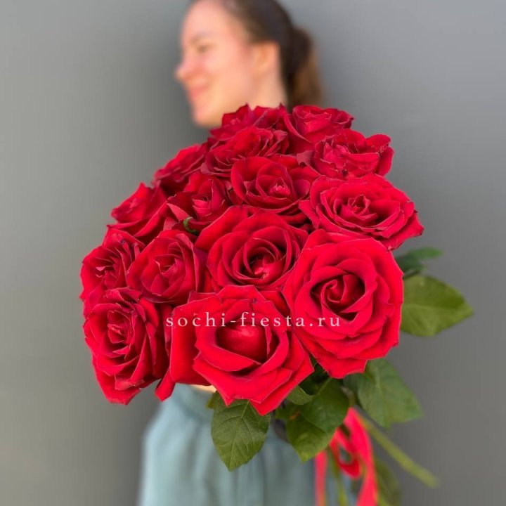 15 красных роз под ленту в Ярославле