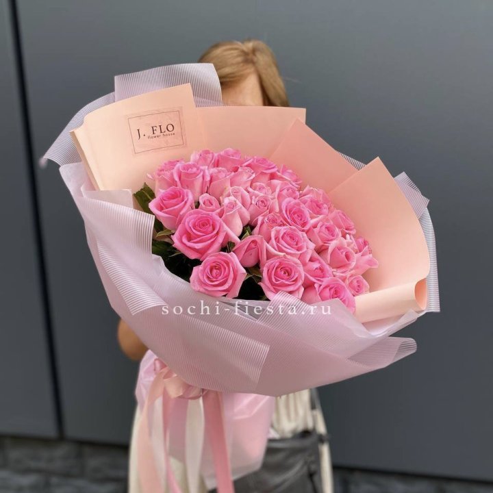 33 Розовые розы в Ярославле