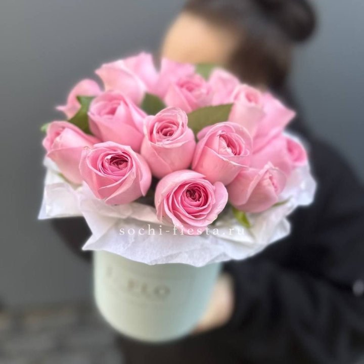 17 розовых роз в цилиндре в Ярославле