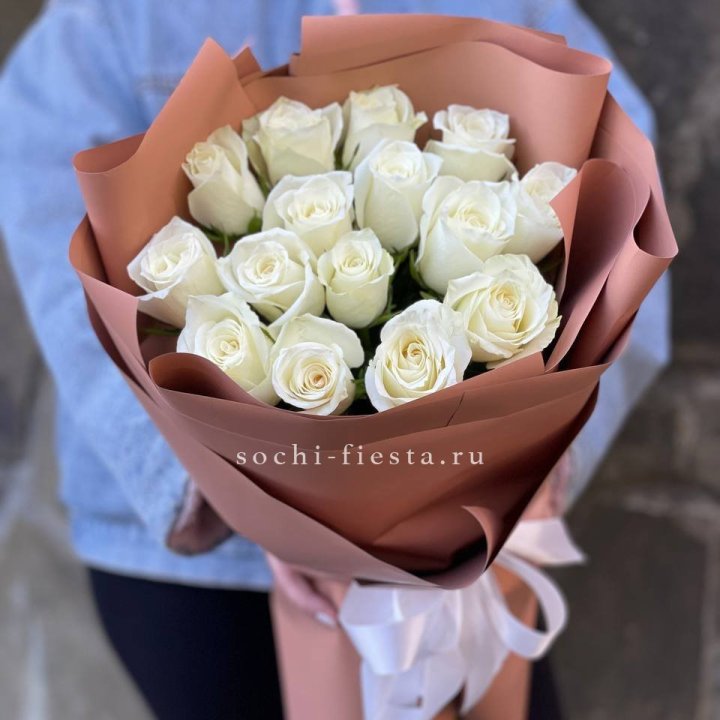 15 белых роз сиена в Ярославле