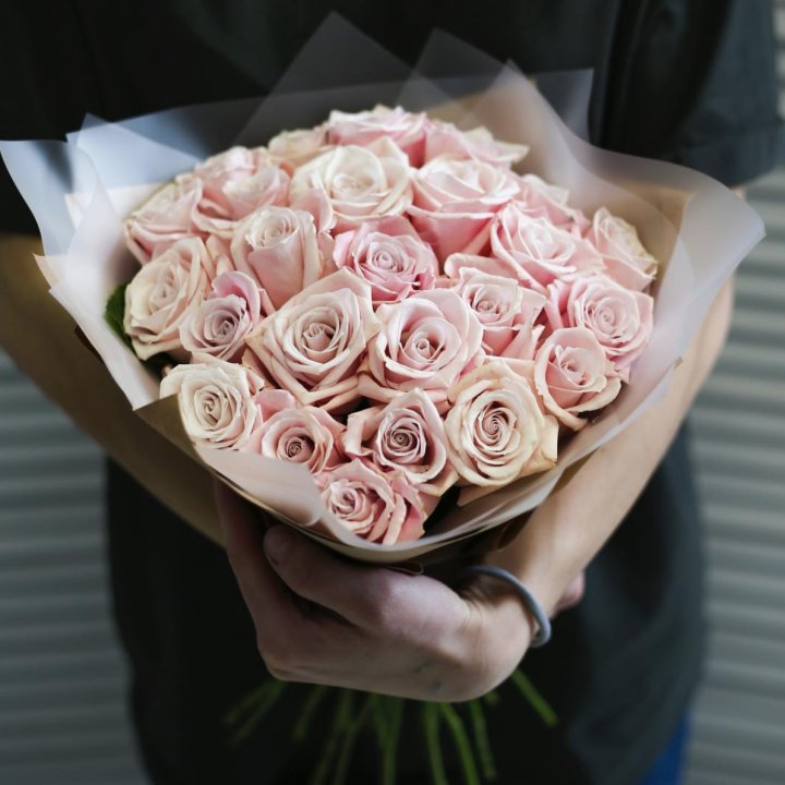 27 кремовых роз в Ярославле