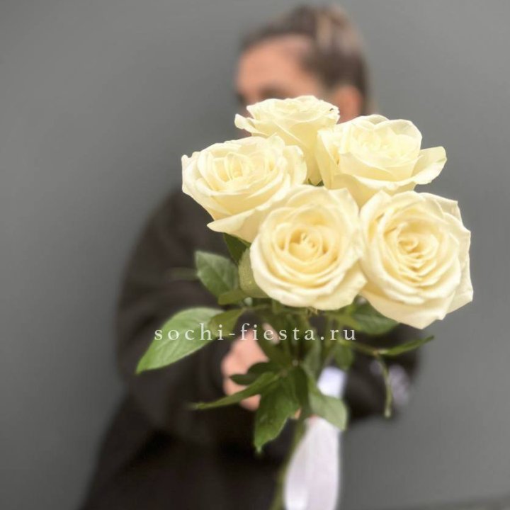 Букет 5 белых роз  в Ярославле