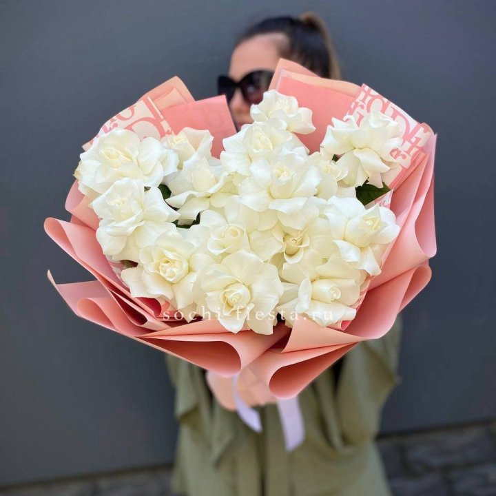 Белые розы "Аморе" в Ярославле