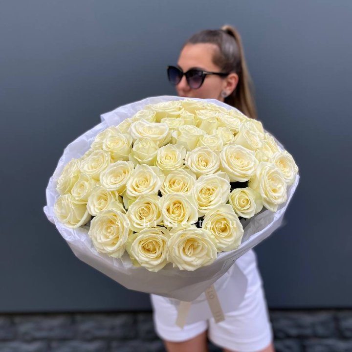51 белая роза  в Ярославле
