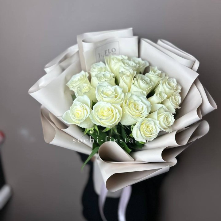 19 белых роз  в Ярославле