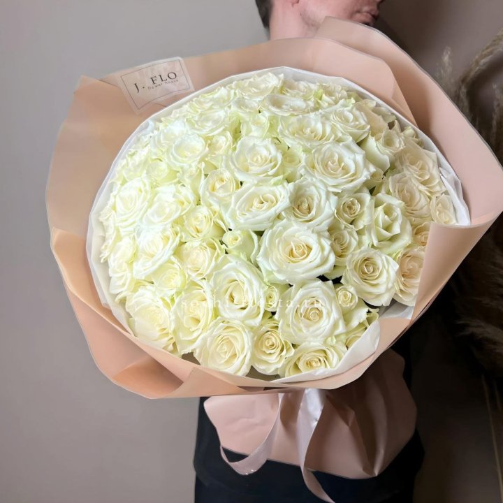 51 белая  роза в оформлении в Ярославле