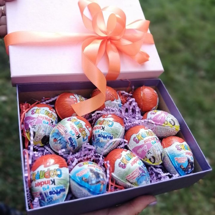 Коробка с киндерами в Ярославле