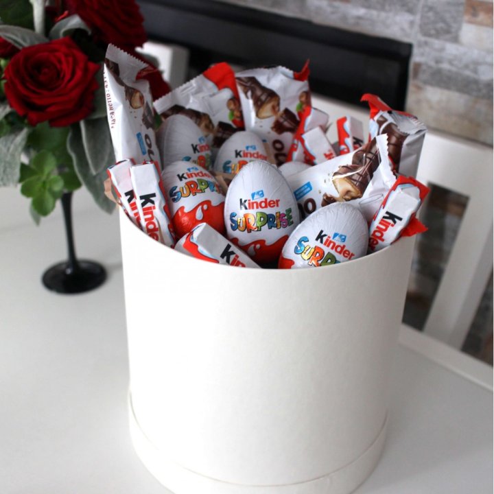 Коробка с киндерами  в Ярославле