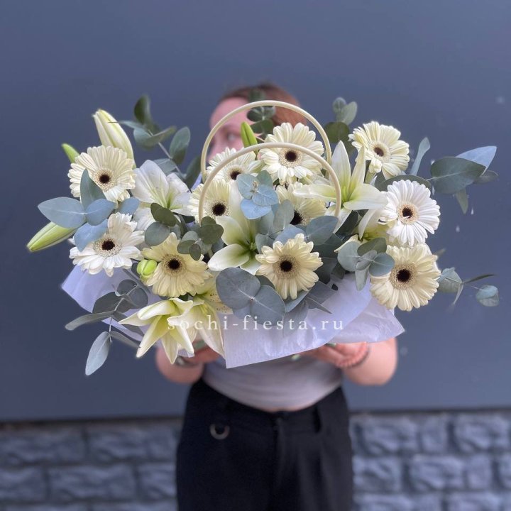 Сумочка лилии и герберы в Ярославле
