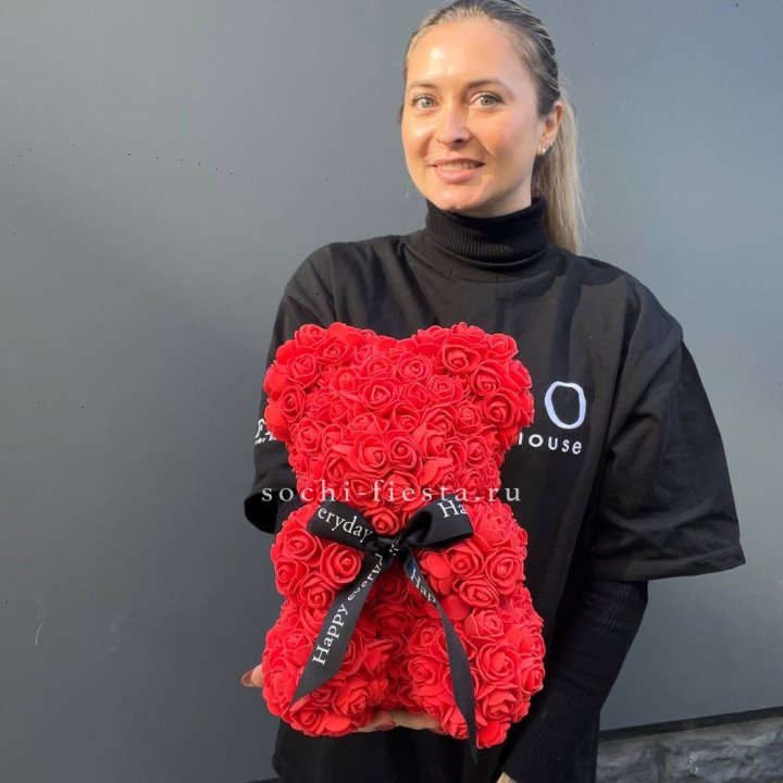 Медведь из роз красный в Ярославле