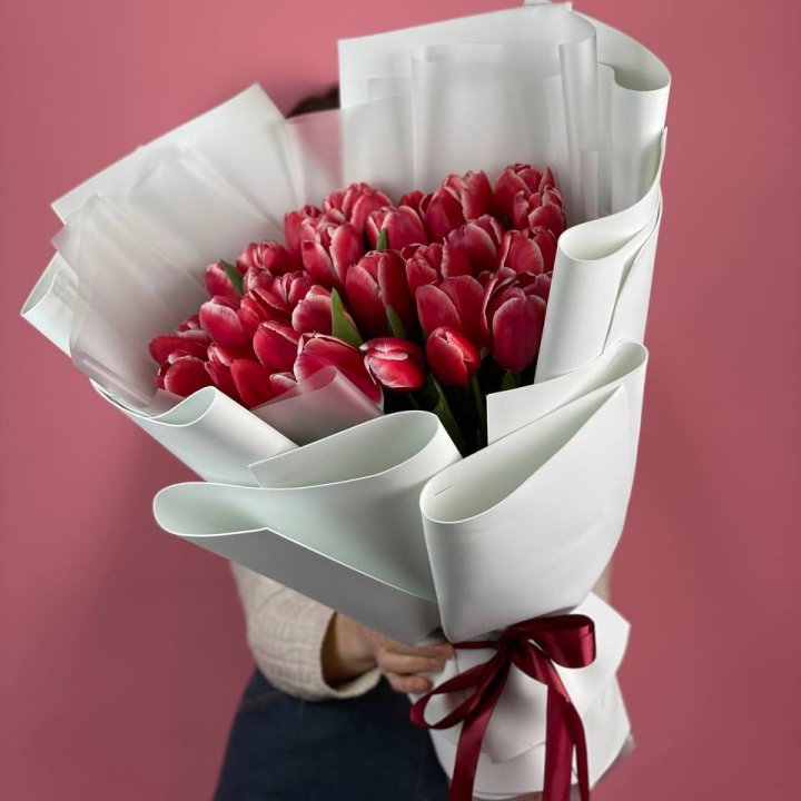Букет красных тюльпанов в Ярославле